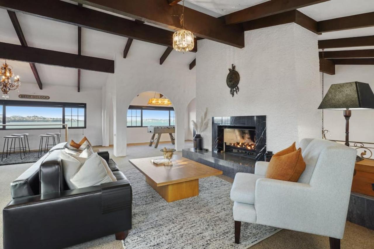 Magnificent Beachfront Mansion - Pool - Fireplace โอ๊คแลนด์ ภายนอก รูปภาพ