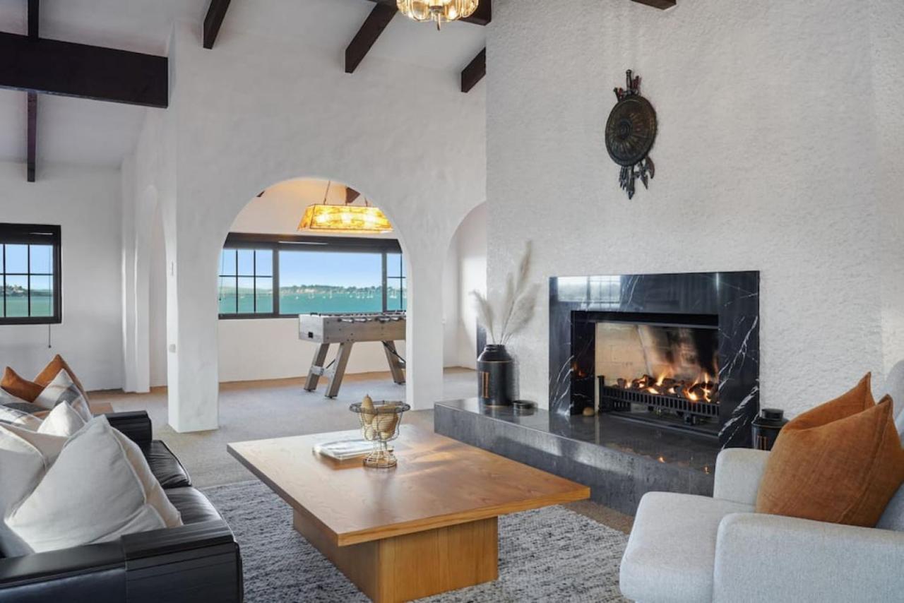 Magnificent Beachfront Mansion - Pool - Fireplace โอ๊คแลนด์ ภายนอก รูปภาพ