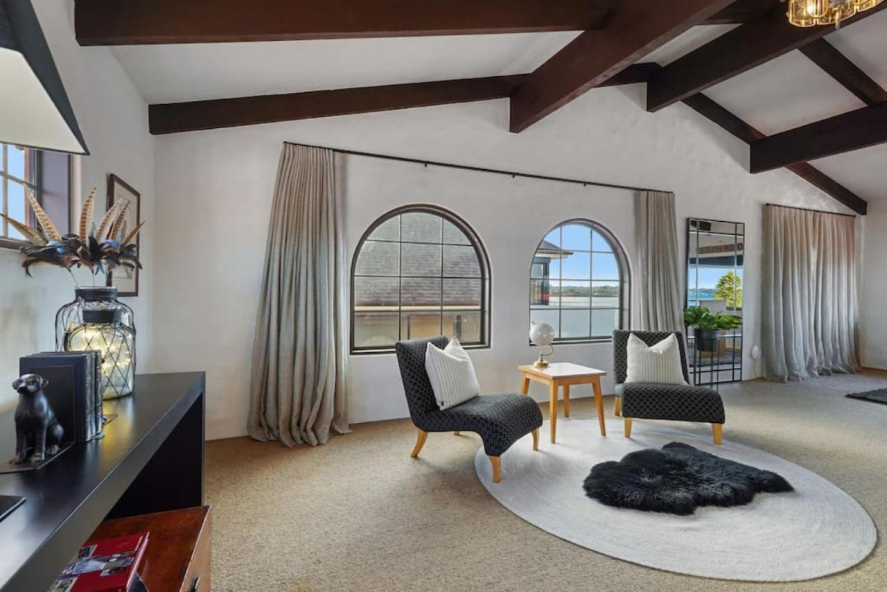 Magnificent Beachfront Mansion - Pool - Fireplace โอ๊คแลนด์ ภายนอก รูปภาพ