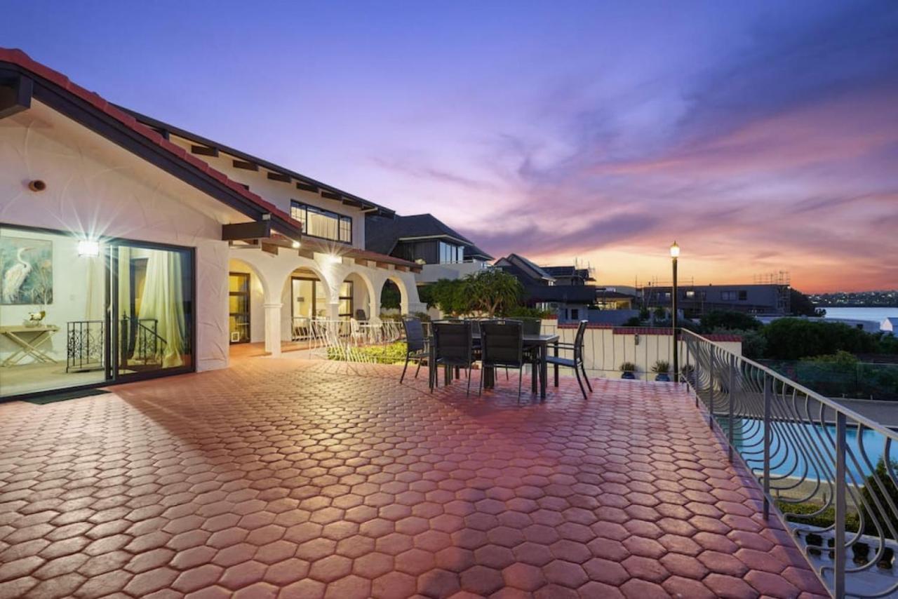 Magnificent Beachfront Mansion - Pool - Fireplace โอ๊คแลนด์ ภายนอก รูปภาพ