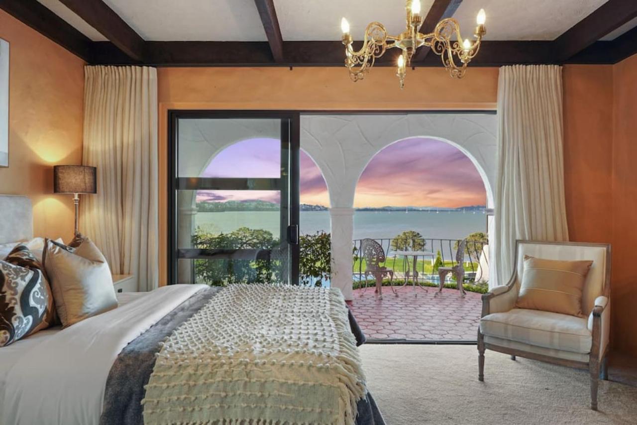 Magnificent Beachfront Mansion - Pool - Fireplace โอ๊คแลนด์ ภายนอก รูปภาพ