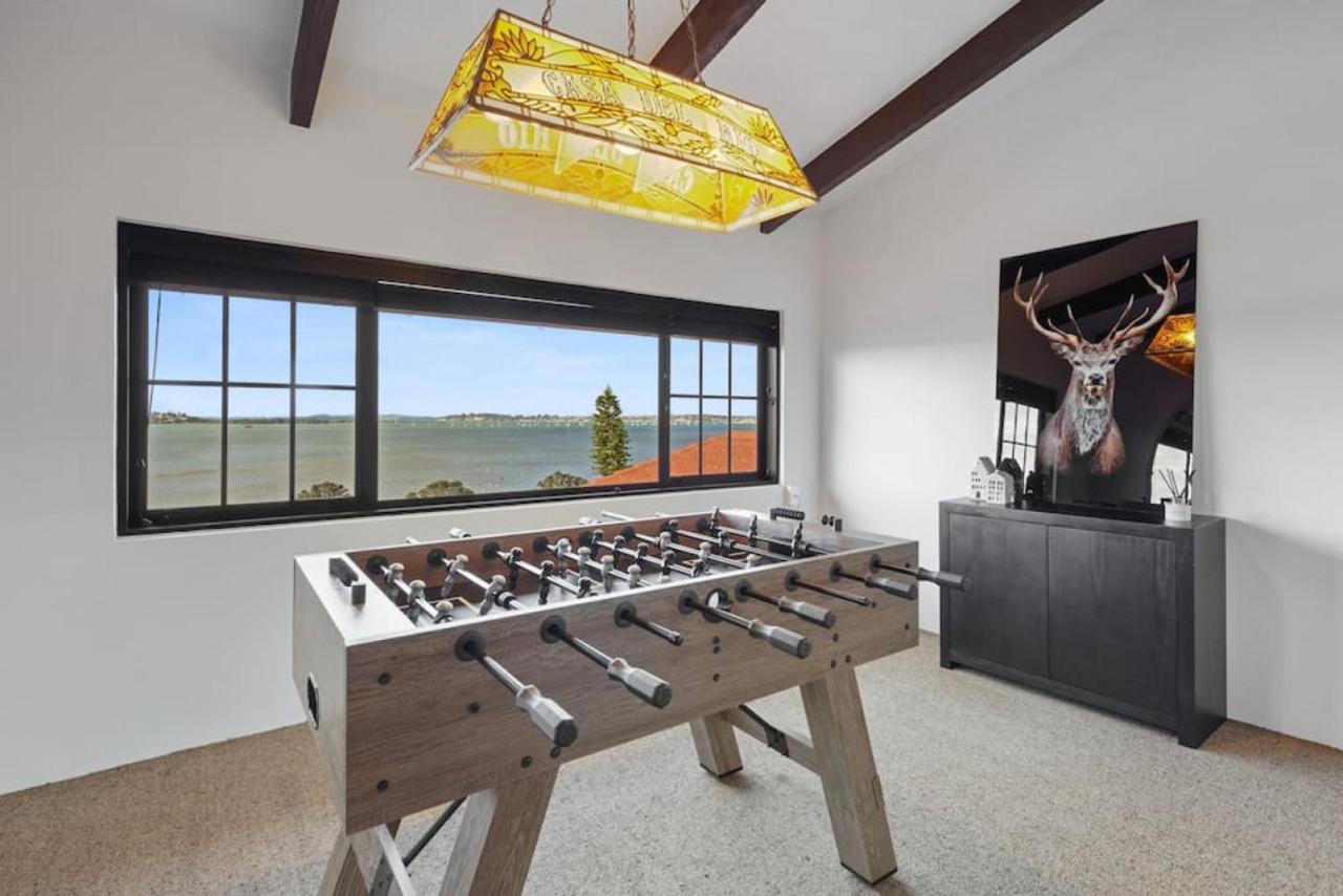 Magnificent Beachfront Mansion - Pool - Fireplace โอ๊คแลนด์ ภายนอก รูปภาพ