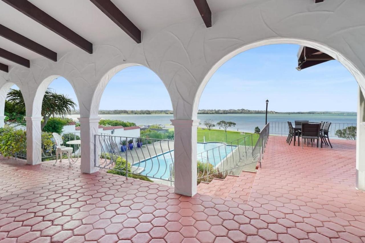 Magnificent Beachfront Mansion - Pool - Fireplace โอ๊คแลนด์ ภายนอก รูปภาพ