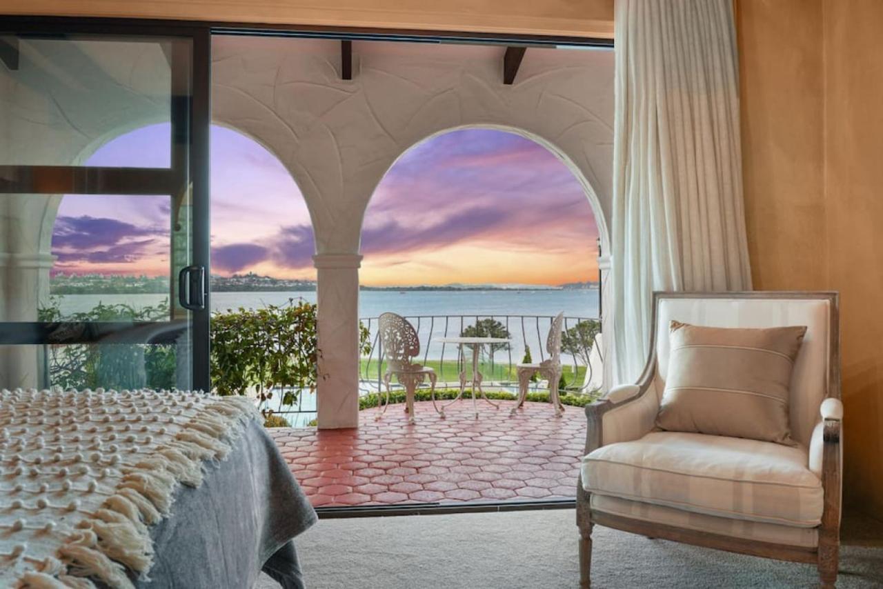Magnificent Beachfront Mansion - Pool - Fireplace โอ๊คแลนด์ ภายนอก รูปภาพ