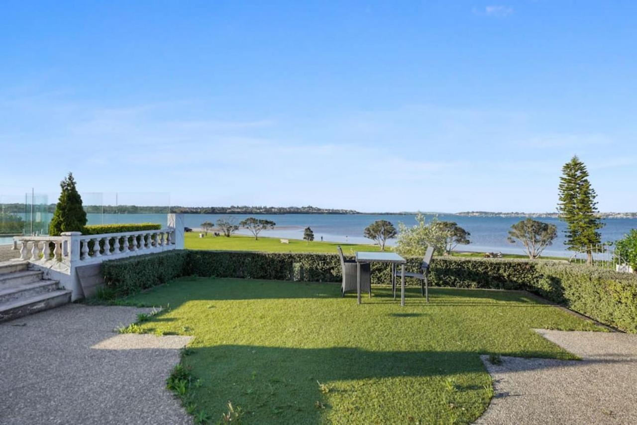 Magnificent Beachfront Mansion - Pool - Fireplace โอ๊คแลนด์ ภายนอก รูปภาพ