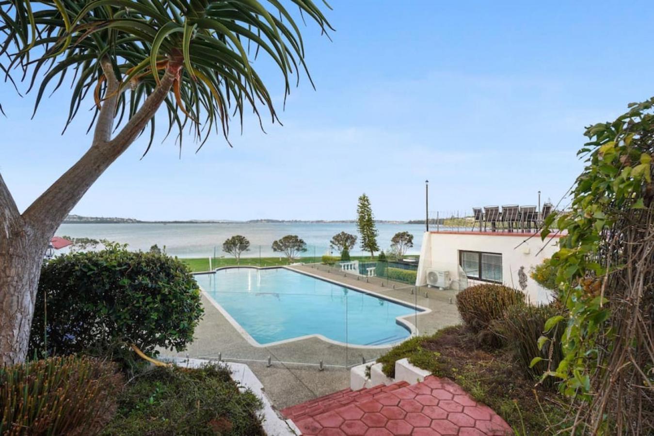 Magnificent Beachfront Mansion - Pool - Fireplace โอ๊คแลนด์ ภายนอก รูปภาพ