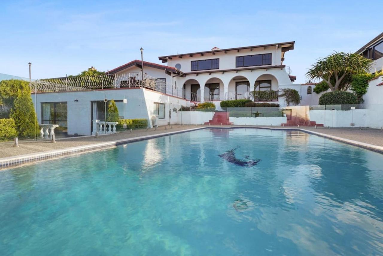 Magnificent Beachfront Mansion - Pool - Fireplace โอ๊คแลนด์ ภายนอก รูปภาพ