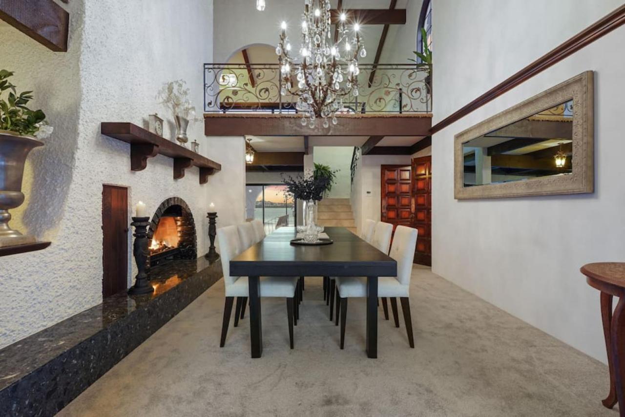 Magnificent Beachfront Mansion - Pool - Fireplace โอ๊คแลนด์ ภายนอก รูปภาพ