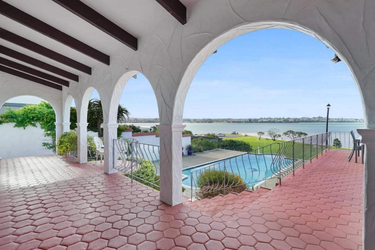 Magnificent Beachfront Mansion - Pool - Fireplace โอ๊คแลนด์ ภายนอก รูปภาพ