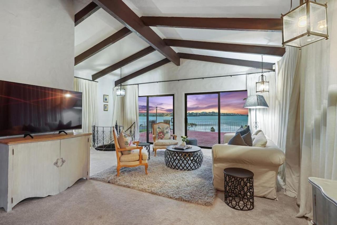 Magnificent Beachfront Mansion - Pool - Fireplace โอ๊คแลนด์ ภายนอก รูปภาพ