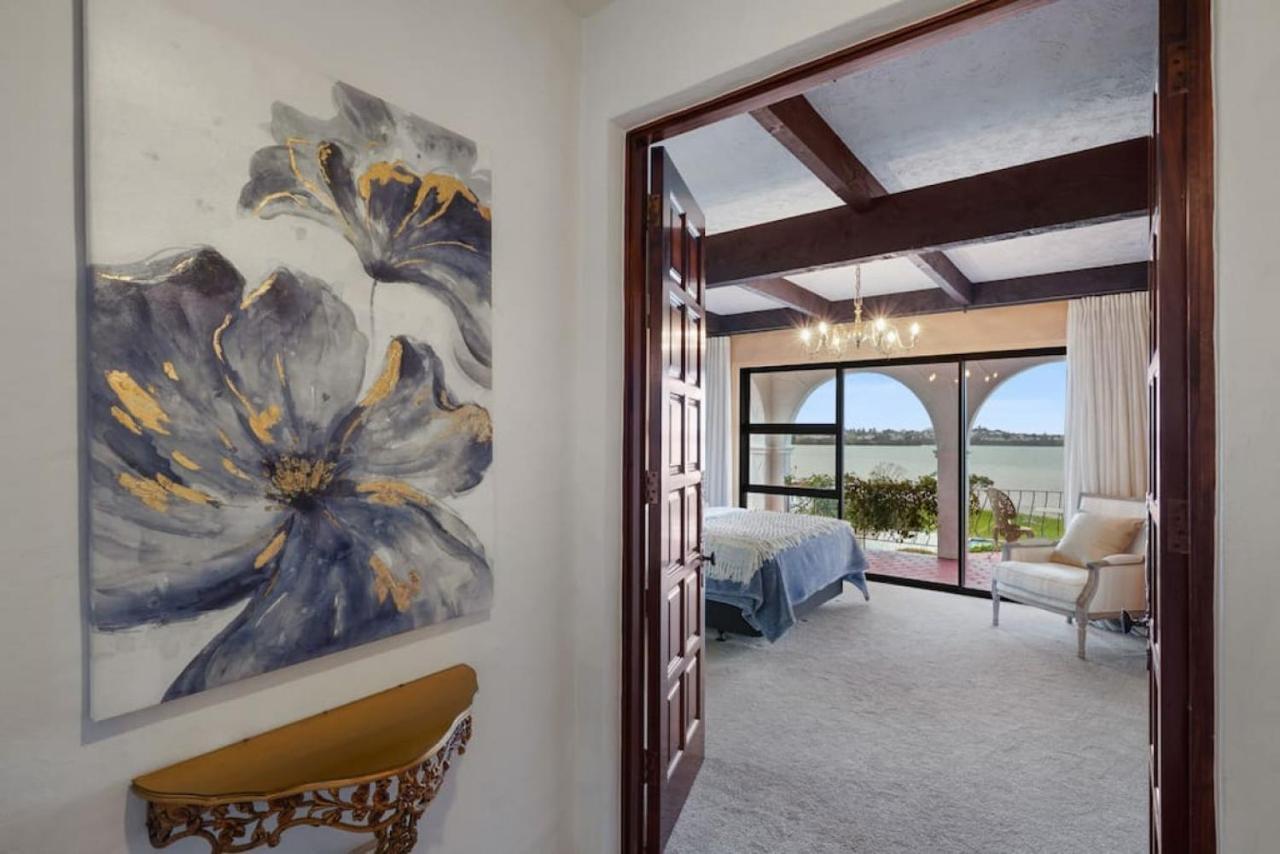 Magnificent Beachfront Mansion - Pool - Fireplace โอ๊คแลนด์ ภายนอก รูปภาพ