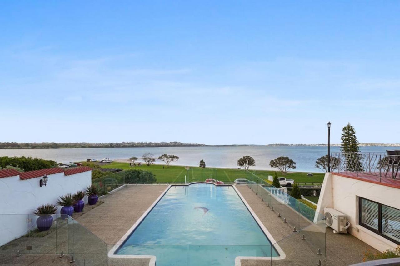 Magnificent Beachfront Mansion - Pool - Fireplace โอ๊คแลนด์ ภายนอก รูปภาพ